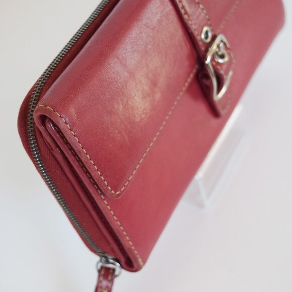 Coach Vintage Hamptons Red Leather Large Trifold Wallet with Buckle - Picture 11 of 15